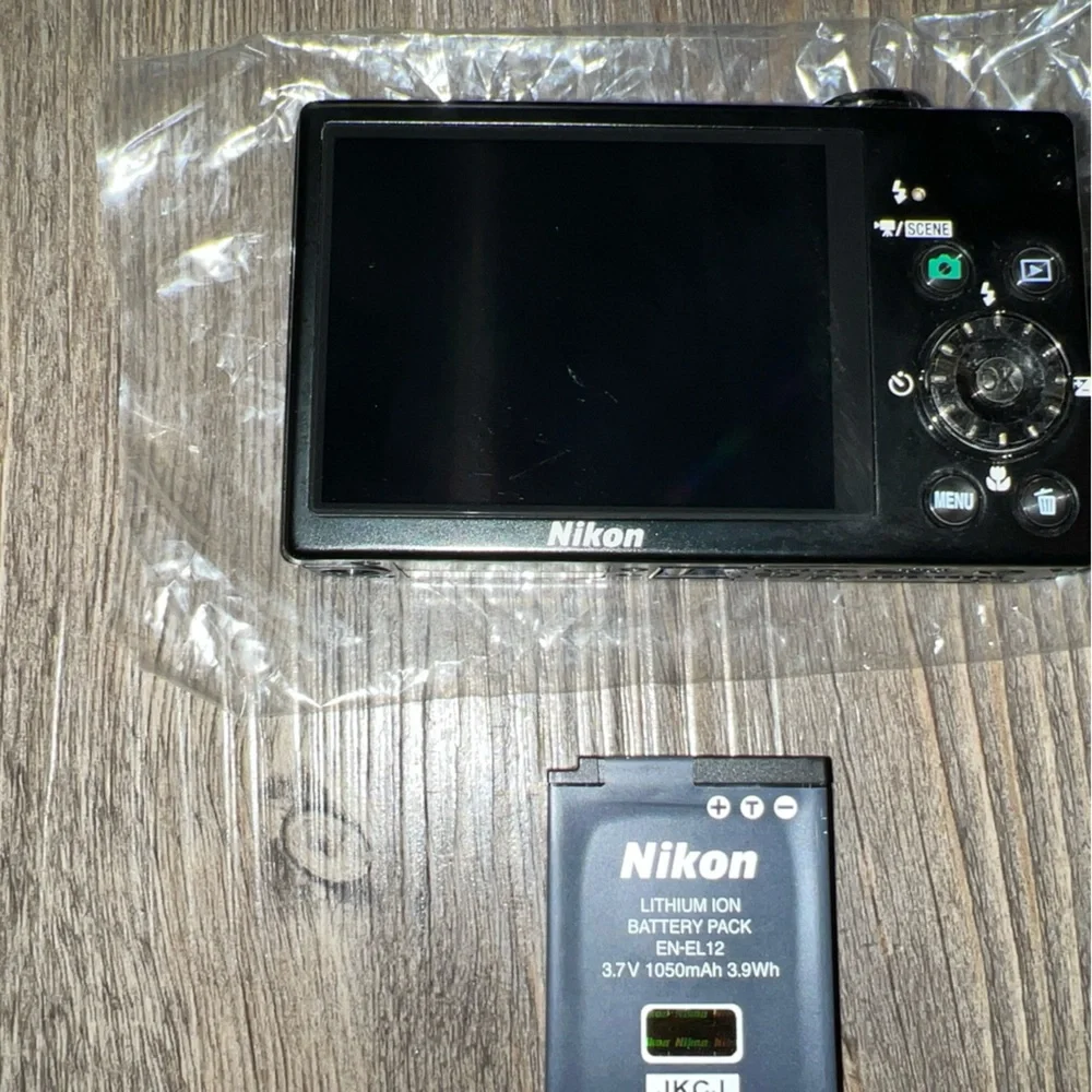 Nikon Coolpix S640 12.2MP Digital Point & Shoot Camera Tested NO CHARGER